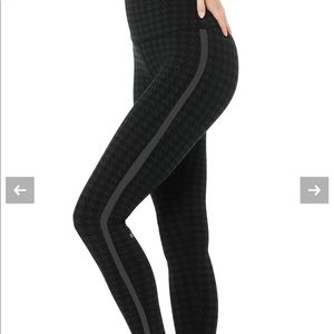 Alo Yoga High-Waist Houndstooth Legging Black/Gray Size Large